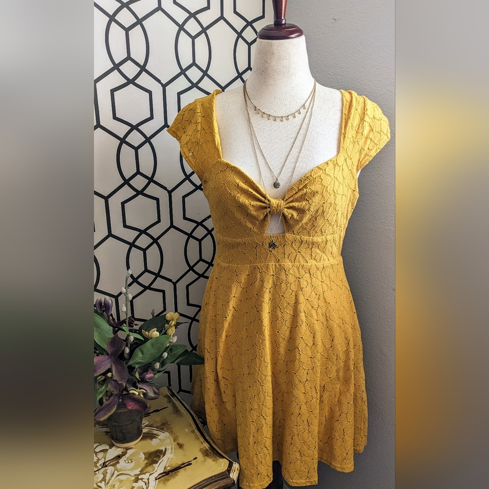 💛Taylor & Sage Elegant Yellow Lace Dress💛